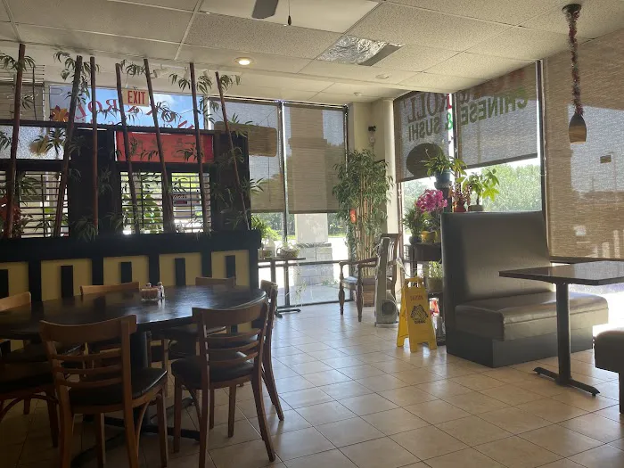 WOK & ROLL Chinese and Sushi Restaurant 9