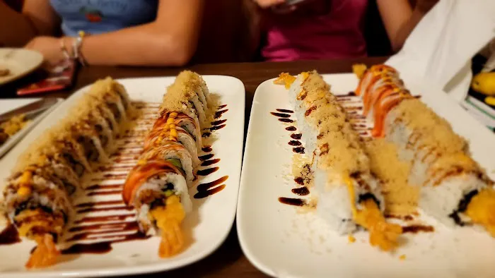 WOK & ROLL Chinese and Sushi Restaurant 2