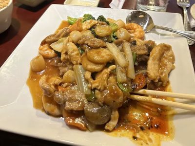 WOK & ROLL Chinese and Sushi Restaurant 0