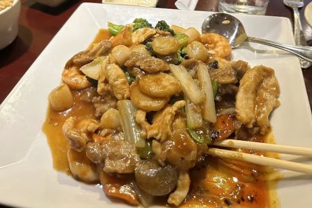 WOK & ROLL Chinese and Sushi Restaurant