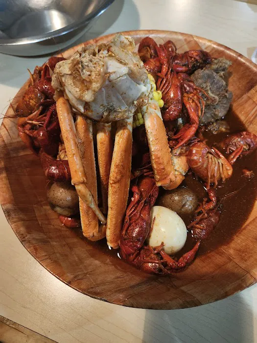 Hank's Famous Cajun Crawfish 4