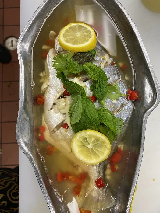 Thai Garlic & Sushi 5
