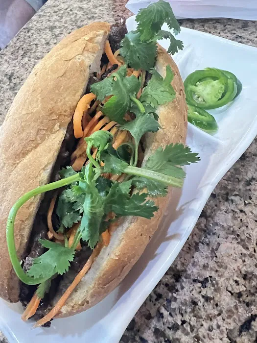 V Bistro - Vietnamese Noodle & Grill 3