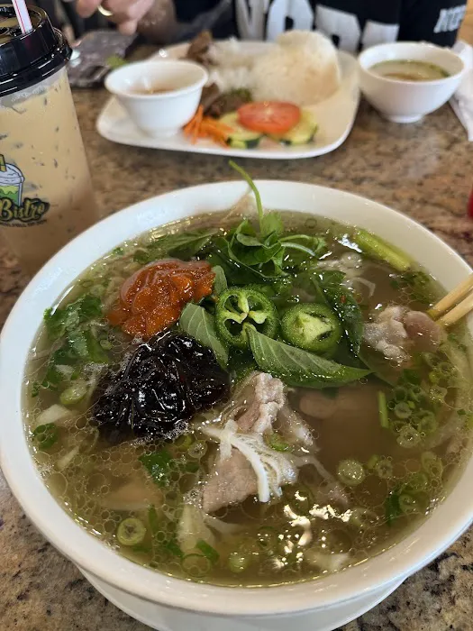 V Bistro - Vietnamese Noodle & Grill 9