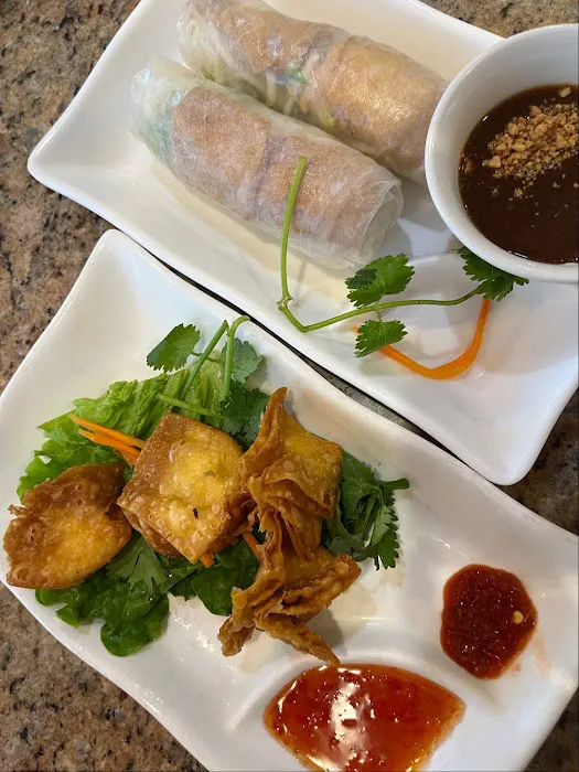 V Bistro - Vietnamese Noodle & Grill 10