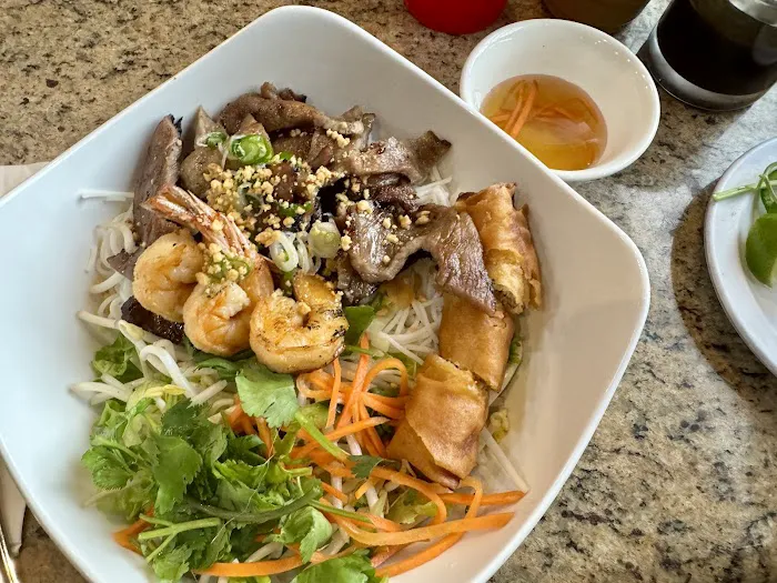 V Bistro - Vietnamese Noodle & Grill 7