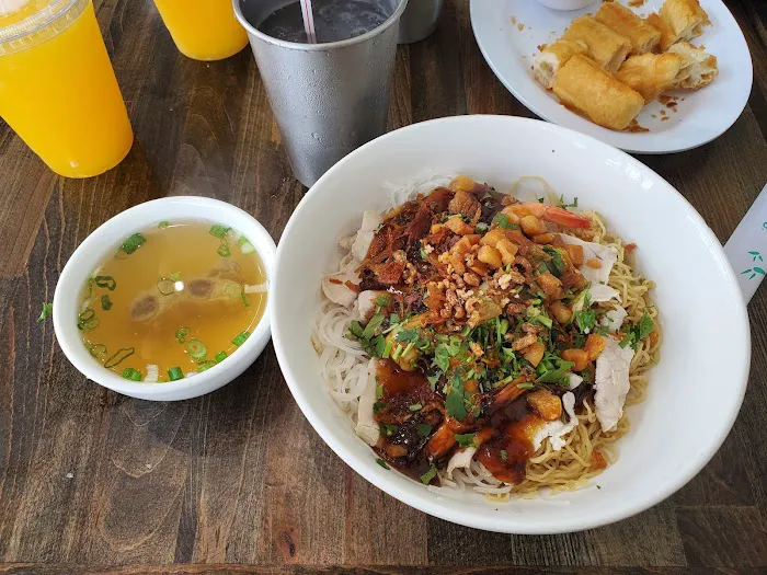 Phanh Ky Asian Noodle House 3