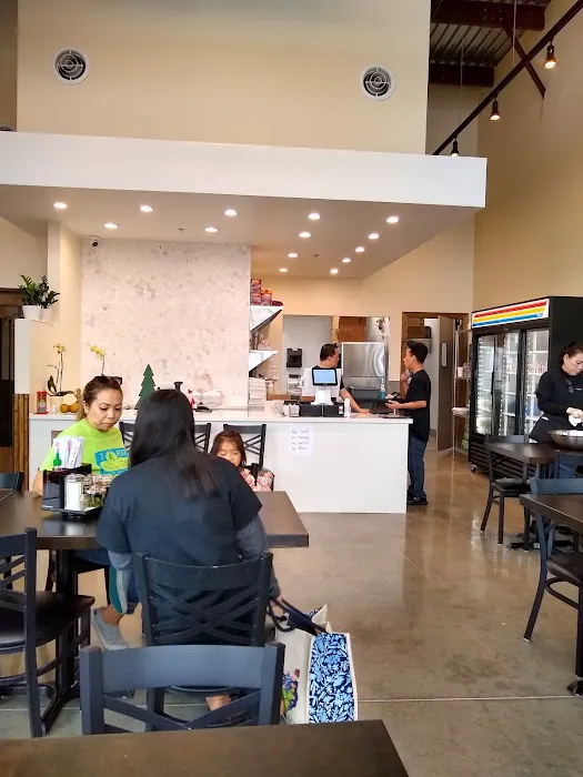 Phanh Ky Asian Noodle House 10