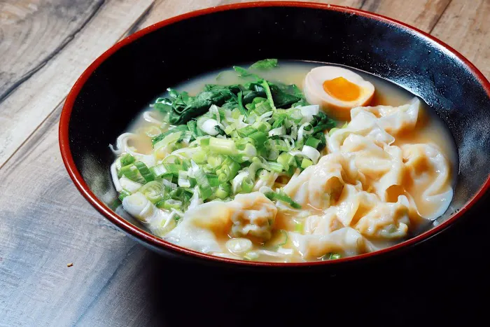 Airi Poke & Ramen 9