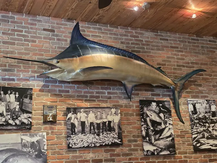 Salty Sue's Restaurant 6