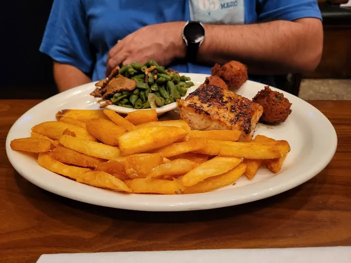 Salty Sue's Restaurant 8
