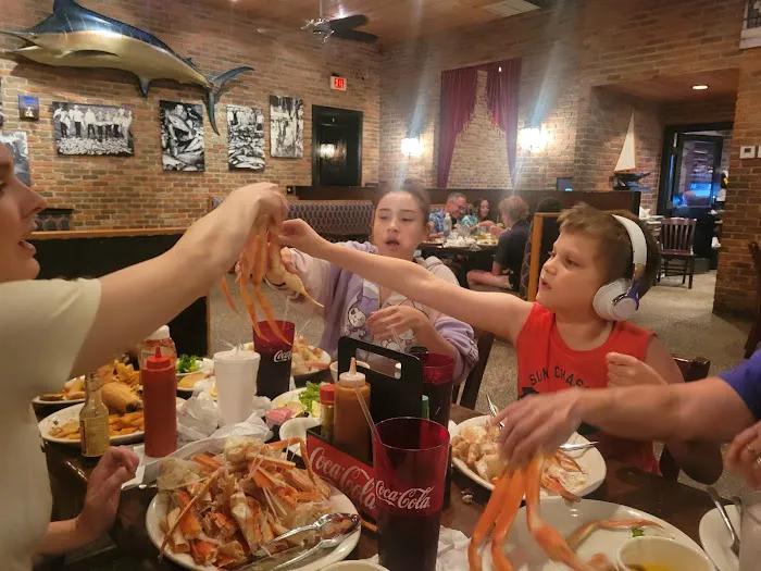 Salty Sue's Restaurant 4