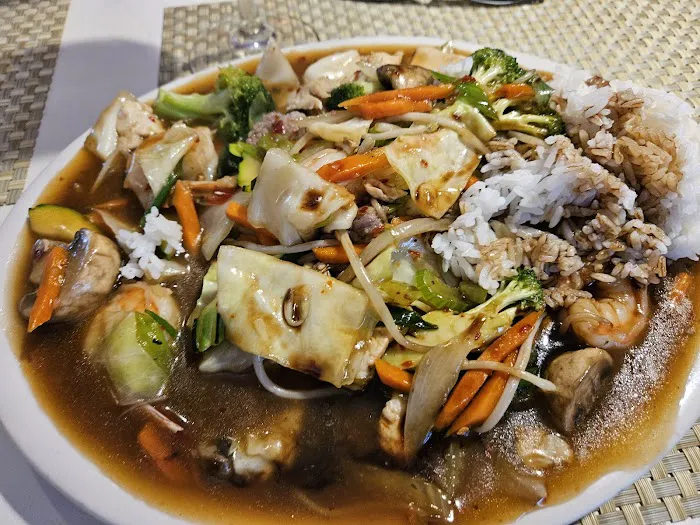 Noy's Bistro 12