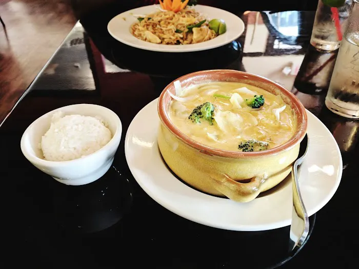 Yaya's Thai Restaurant 7