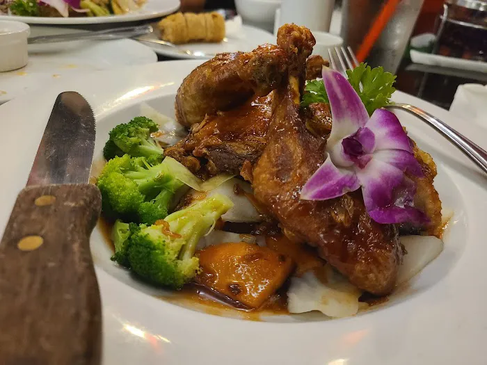 Yaya's Thai Restaurant 8