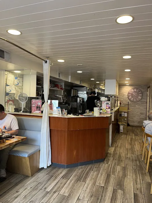Momo's Cafe 1