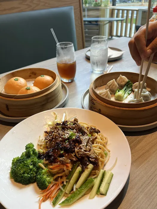 Noodoh Asian Fusion & Bar 8