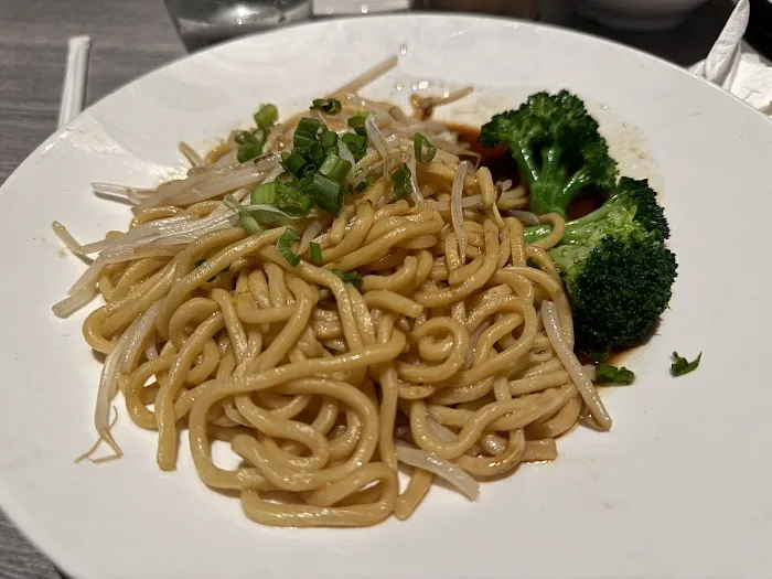 Noodoh Asian Fusion & Bar 10