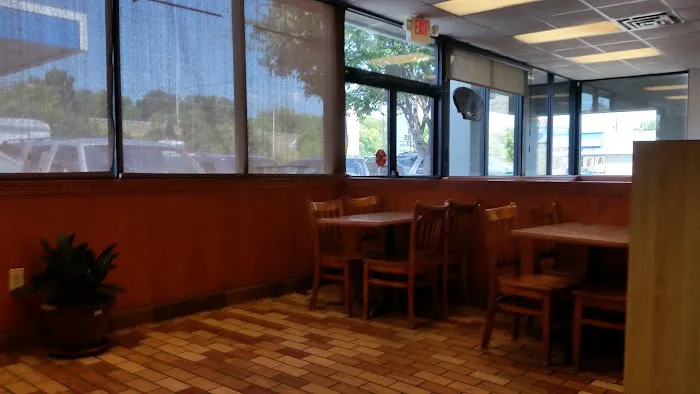 Yum's Sub Shop 4