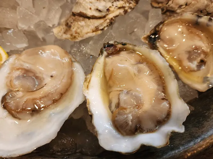 Hugo’s Oyster Bar 8