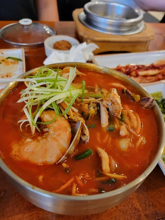 Bogle Bogle Tofu & Noodle (보글보글) 6