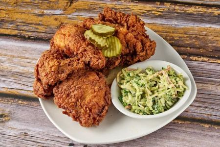 Crafty Cow: Burgers & Fried Chicken | Tosa