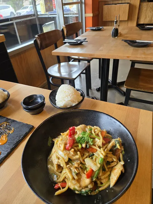 Rice n Roll Bistro | Sushi Bar & Thai Cuisine 5