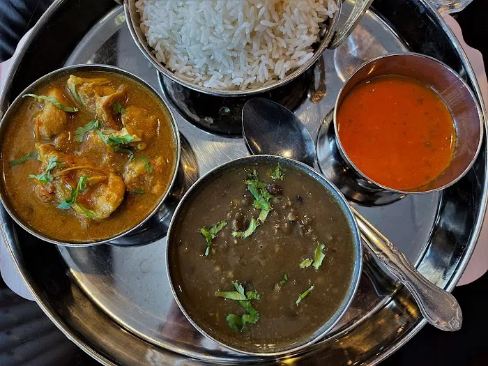 Everest Café | Nepalese & Indian Cuisine 7