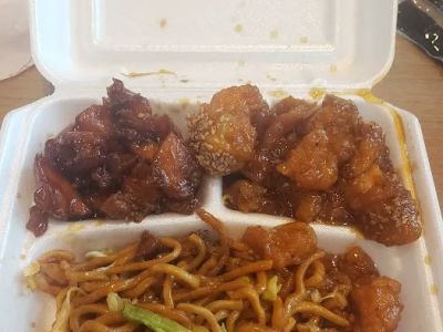 Wok and Roll Chinese Restaurant 0