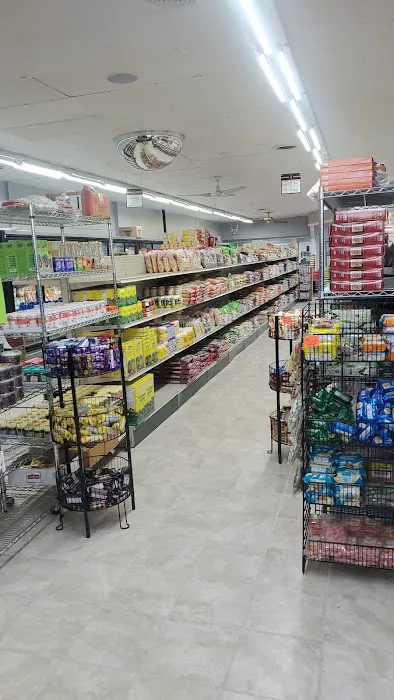 Maharaja Indian Mart Grocery Store Beer & Liquor Milwaukee 4
