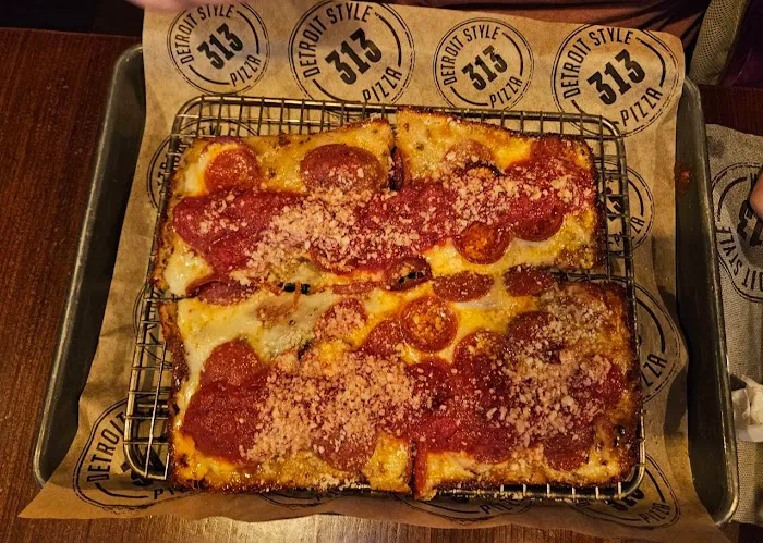 Backlot Pizza + Kitchen 1