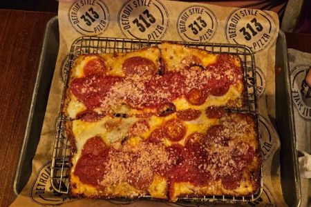 Backlot Pizza + Kitchen