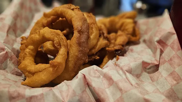 Big Fred's Pizza Garden & Lounge 9