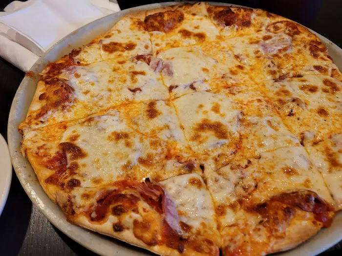 Big Fred's Pizza Garden & Lounge 10