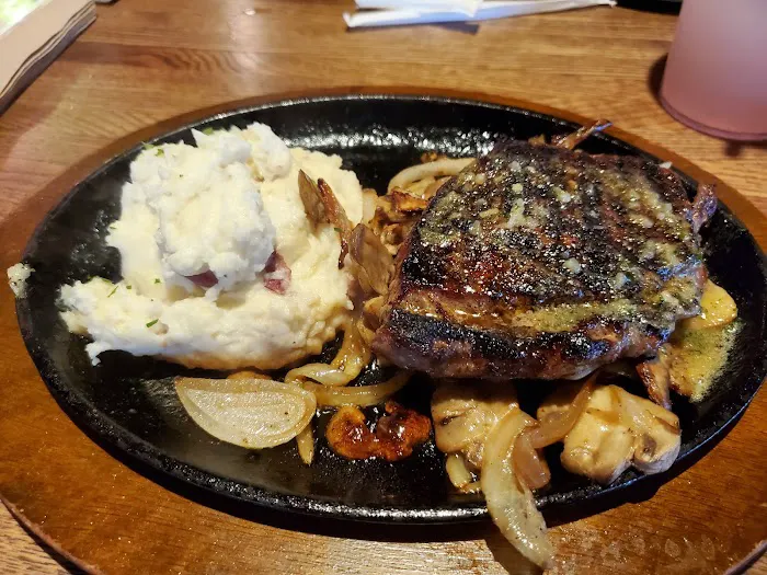 Applebee's Grill + Bar 1