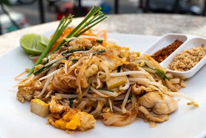Tom Yum Knook Thai Restaurant 4