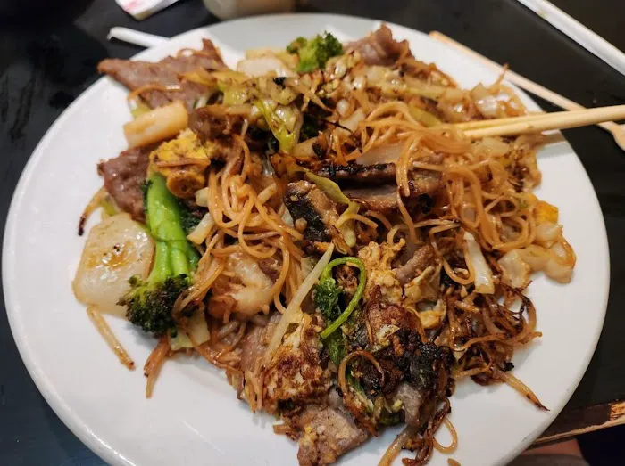 Charlie Chow's Dragon Grill 4