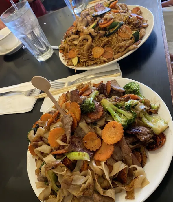 Charlie Chow's Dragon Grill 10