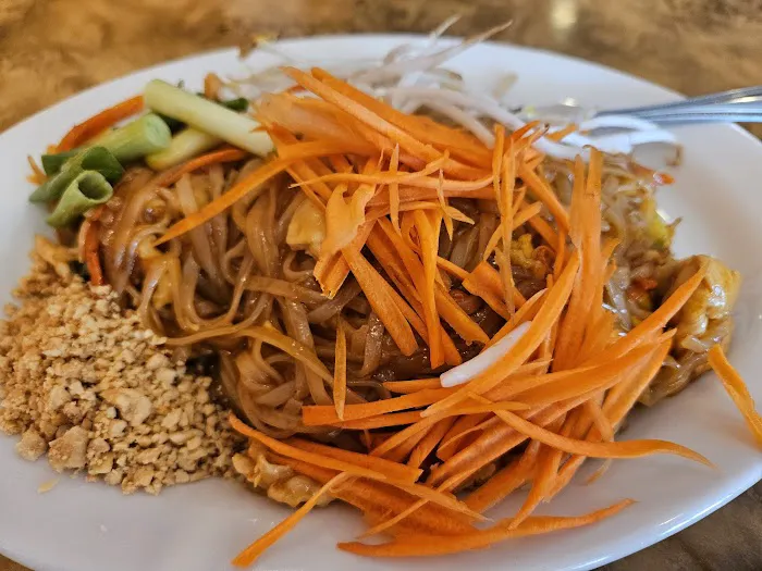 Dee Garden Thai Kitchen 8