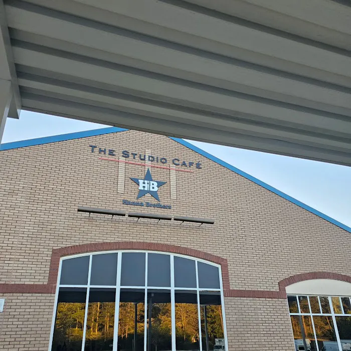 The Studio Cafe Operated by Hanna Brothers 10