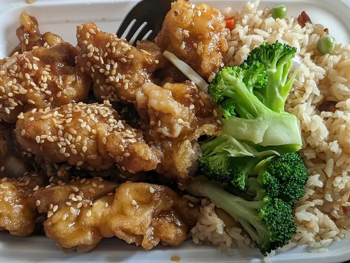 Lucky House Restaurant 5
