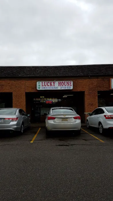 Lucky House Restaurant 7