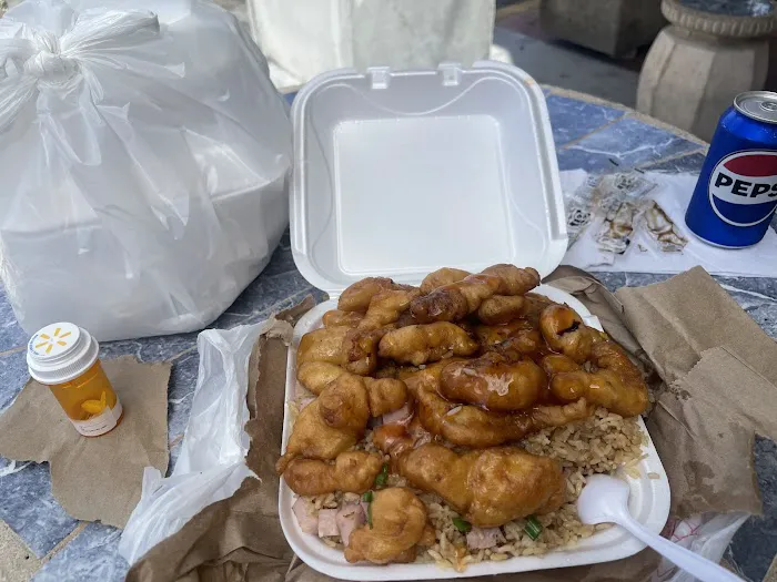Café Wong Chinese Restaurant 7