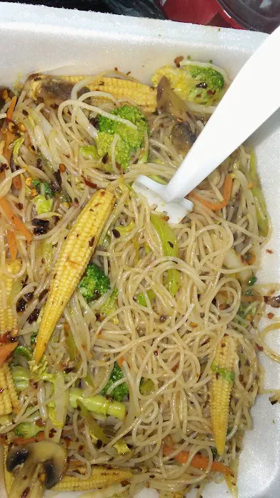 B & J Chinese Restaurant & Cold Beer 3