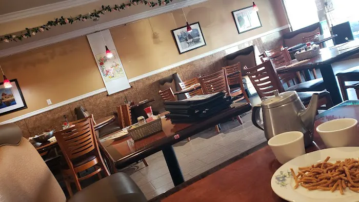 Canton Low Restaurant 9