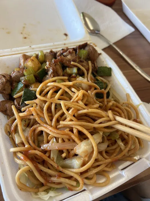 Mom's Donuts & Chinese Food to Go 3