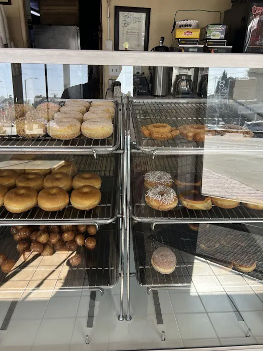Mom's Donuts & Chinese Food to Go 7