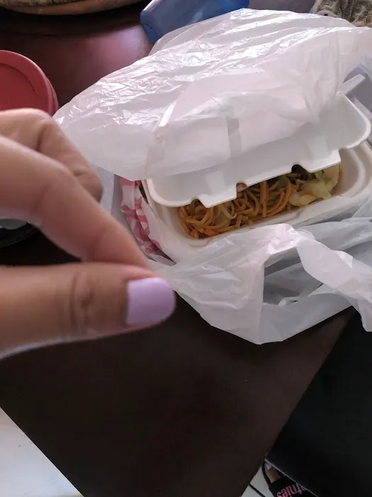 Lucky Chinese Food 6