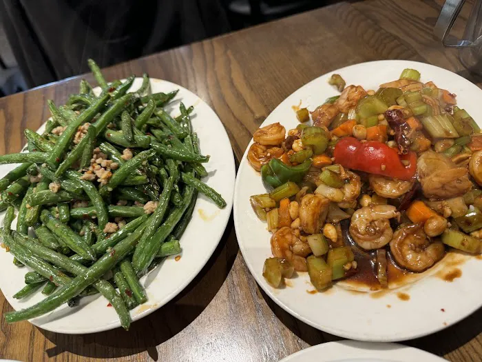 Mee Noodle Shop & Grill 5