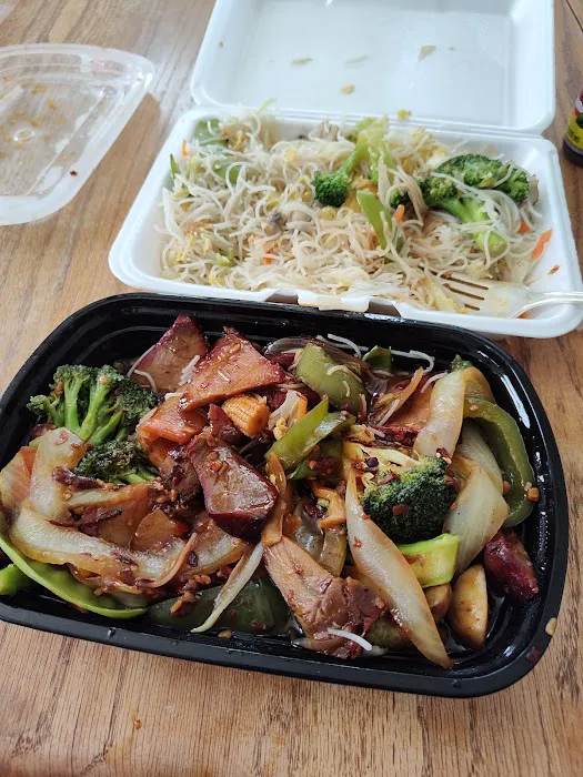Rocky's Chinese Restaurant 8